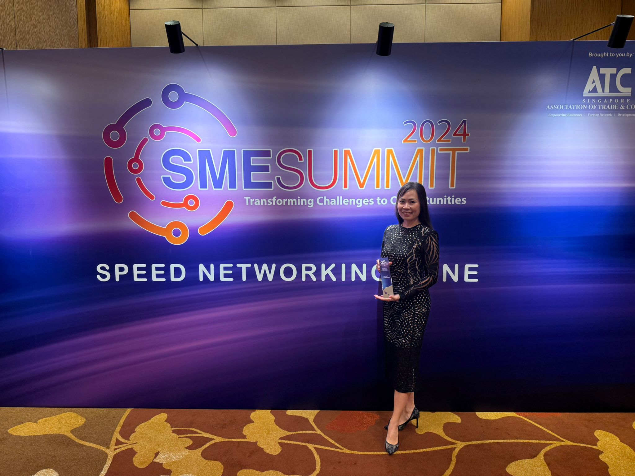 Sandra holding the SME Cybersecurity Excellence Award for Nucleo Consulting